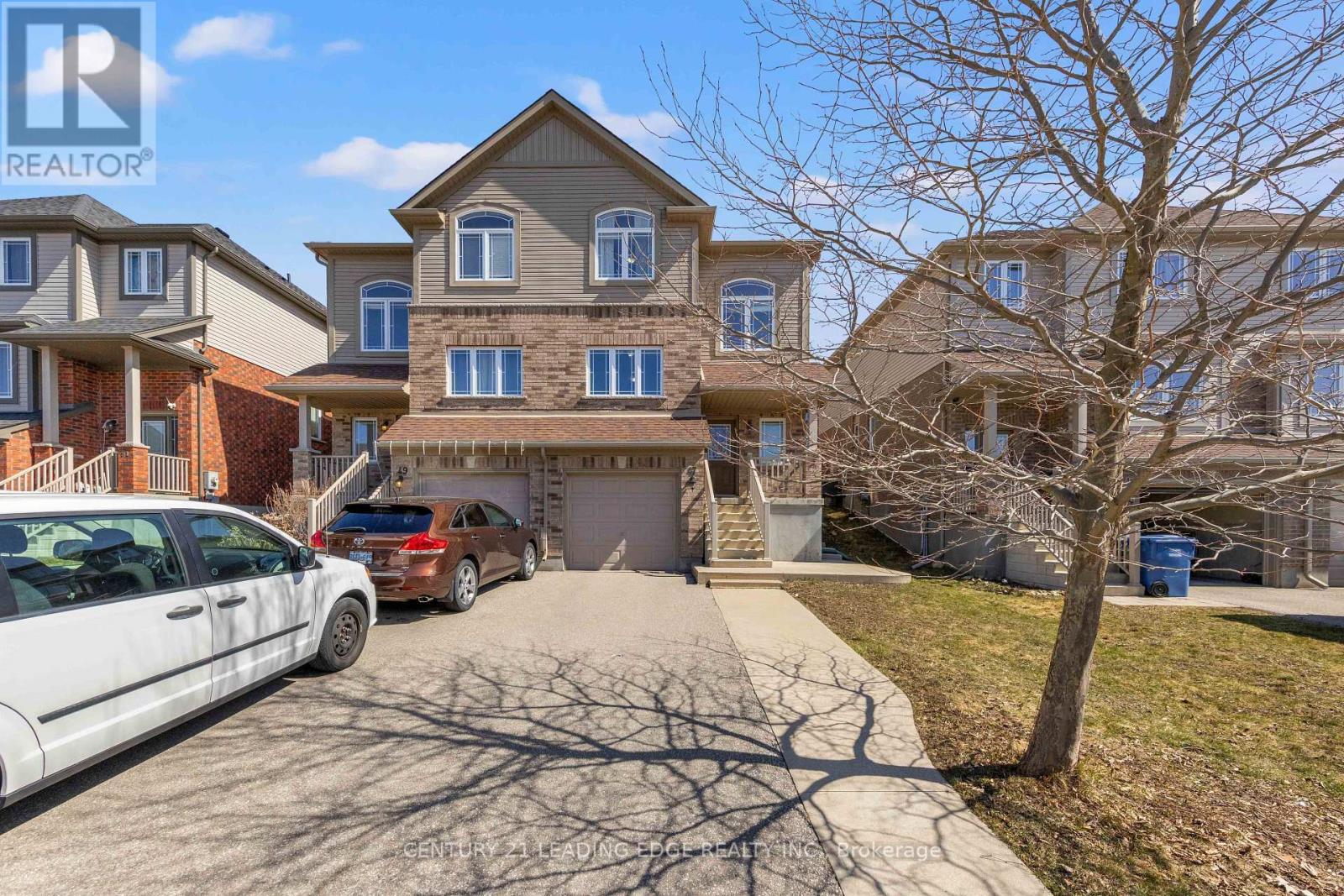 47 OAKES CRESCENT