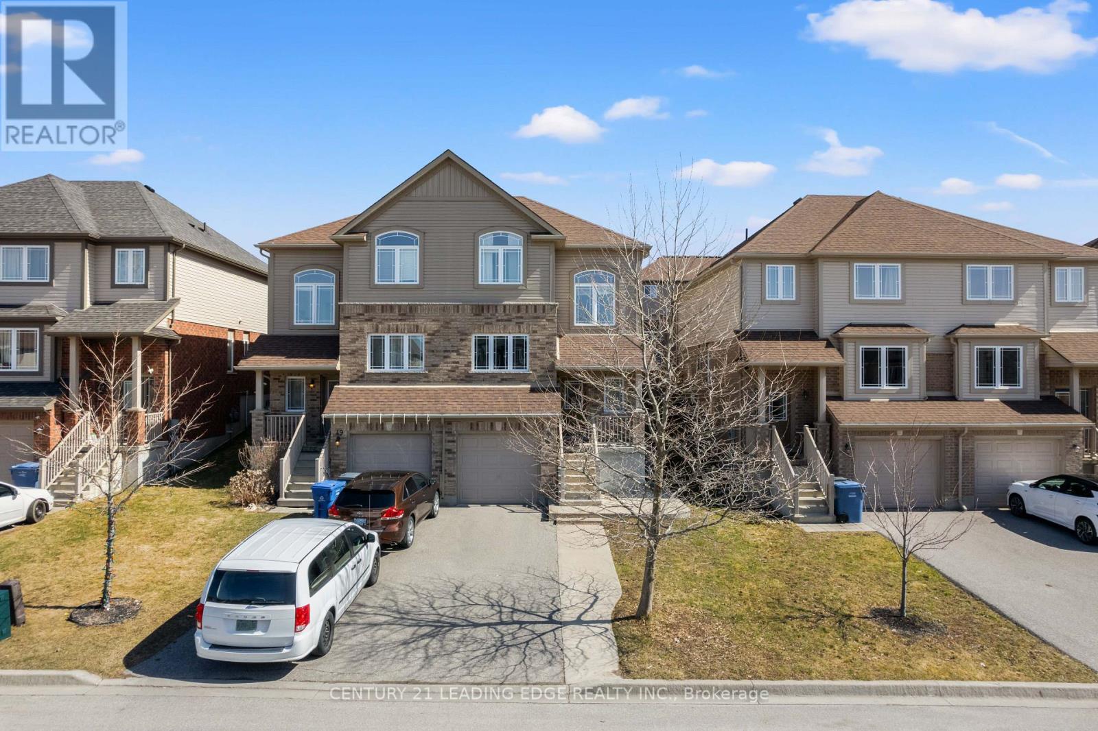 47 OAKES CRESCENT