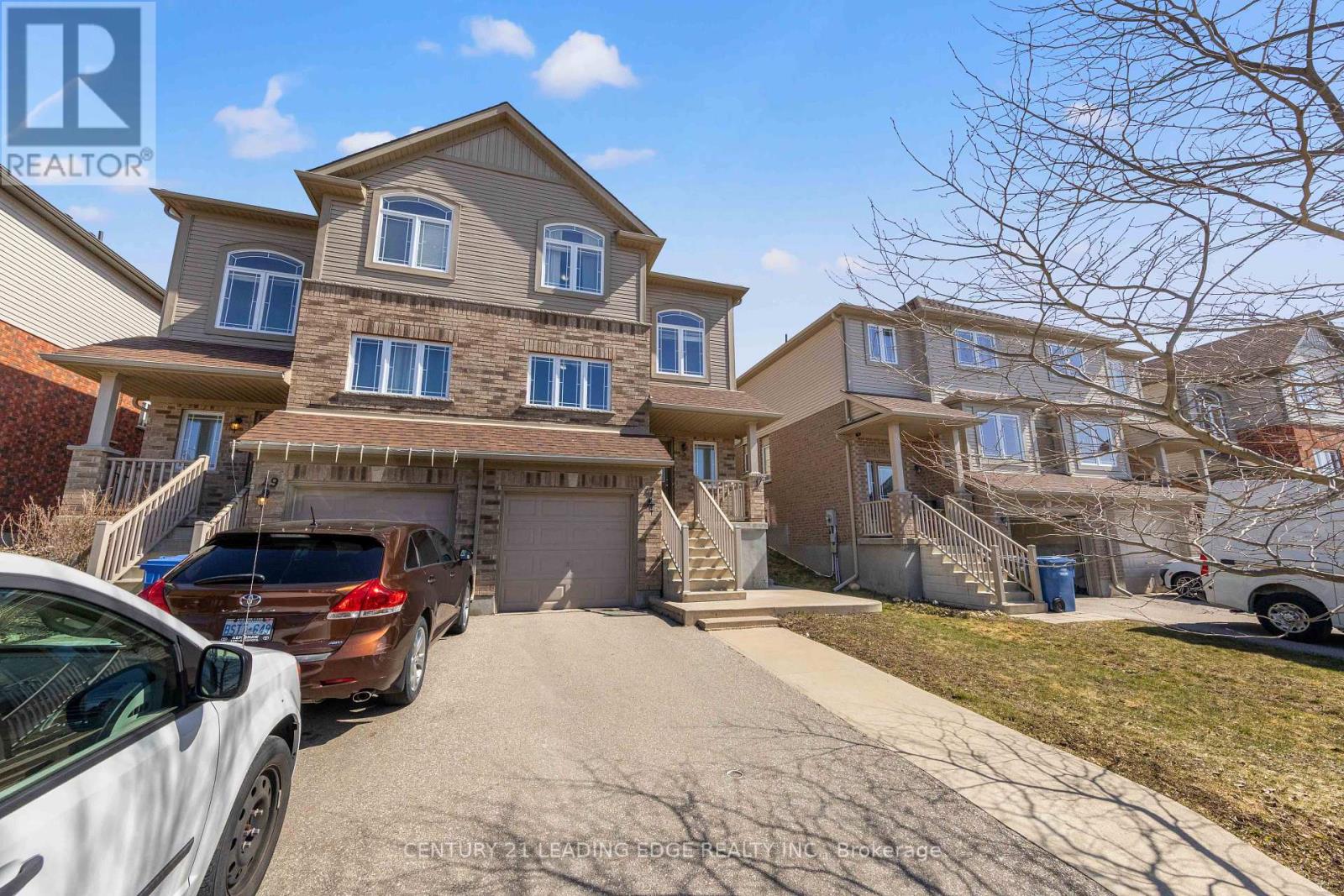 47 OAKES CRESCENT