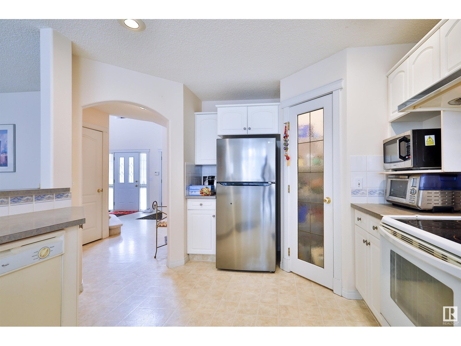 4109 37 AV NW