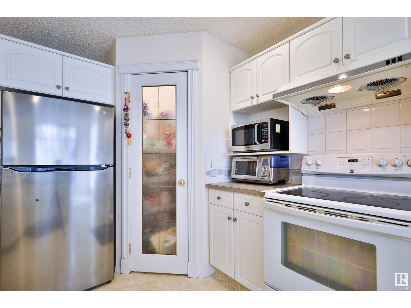 4109 37 AV NW