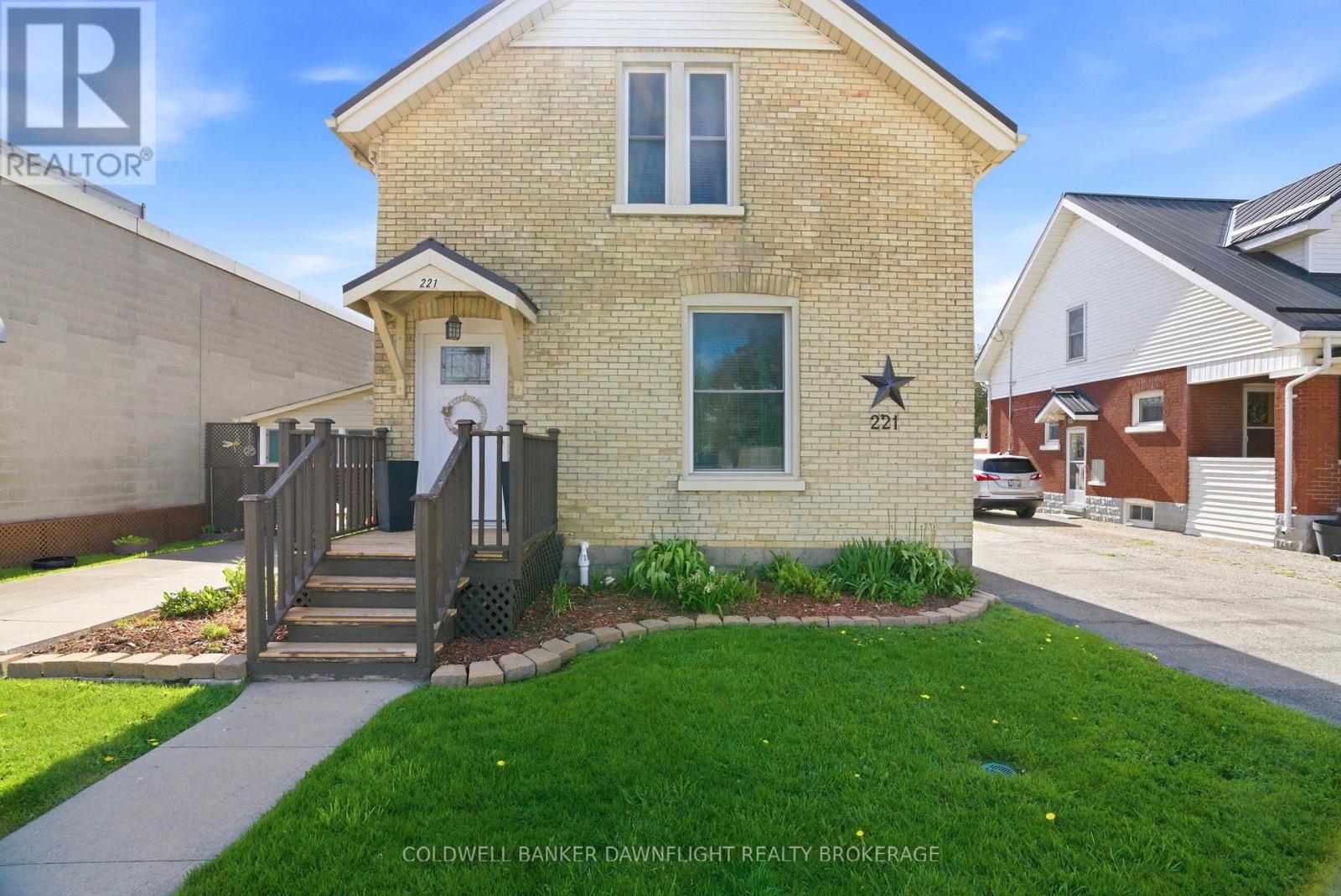 221 MAIN STREET S