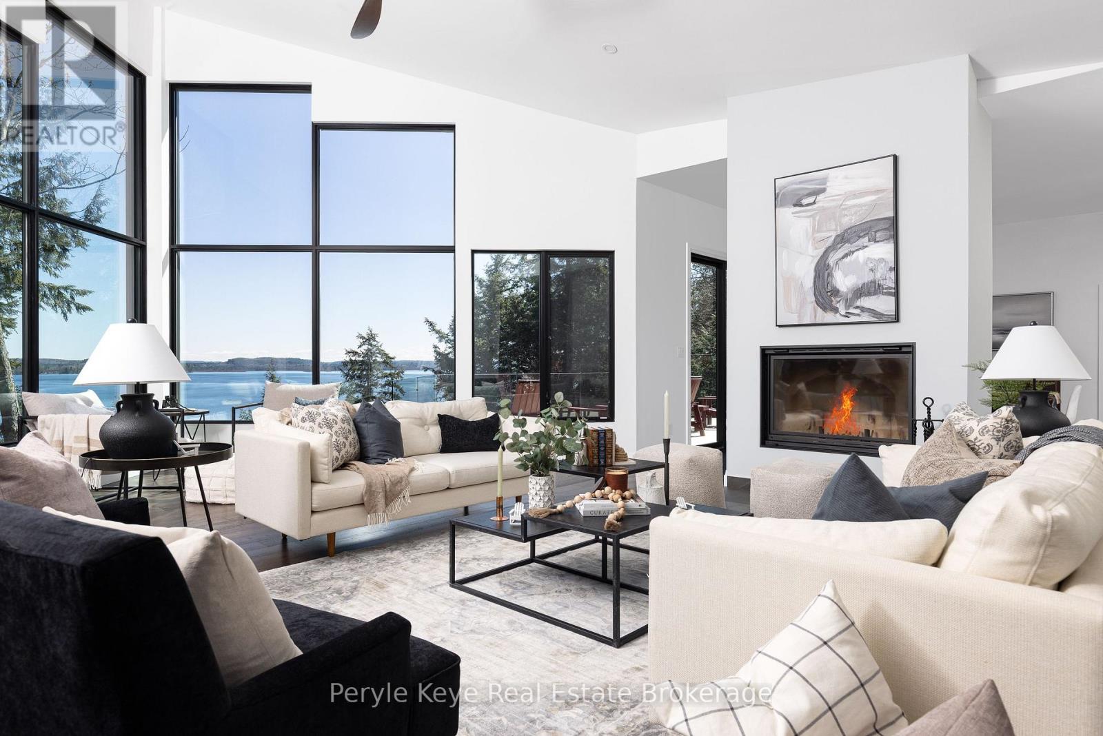 86 CLAREN CRESCENT