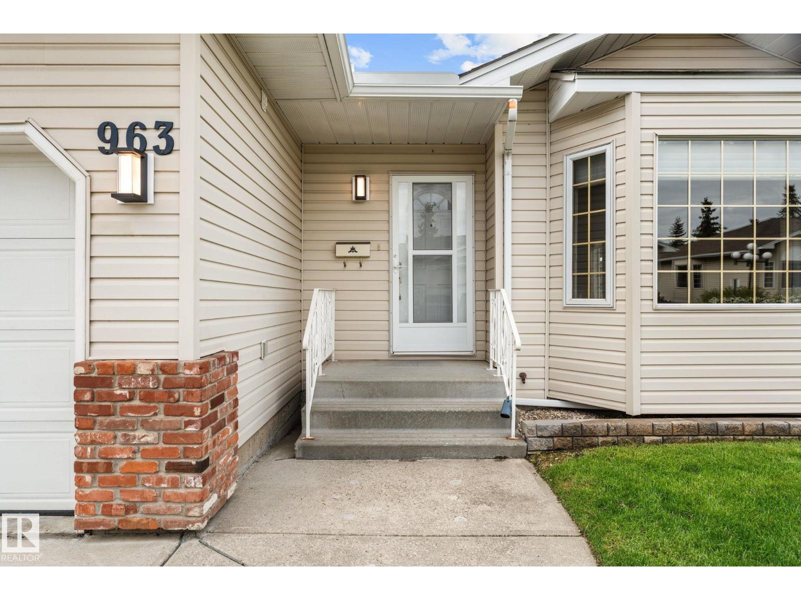 963 YOUVILLE DR W NW