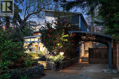 929 Redfern St Victoria BC V8S4E7