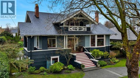 2753 Cavendish Ave Oak Bay BC V8R2G7