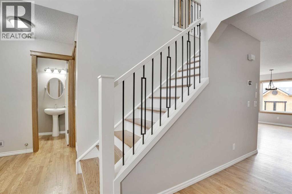 143 Country Hills View NW