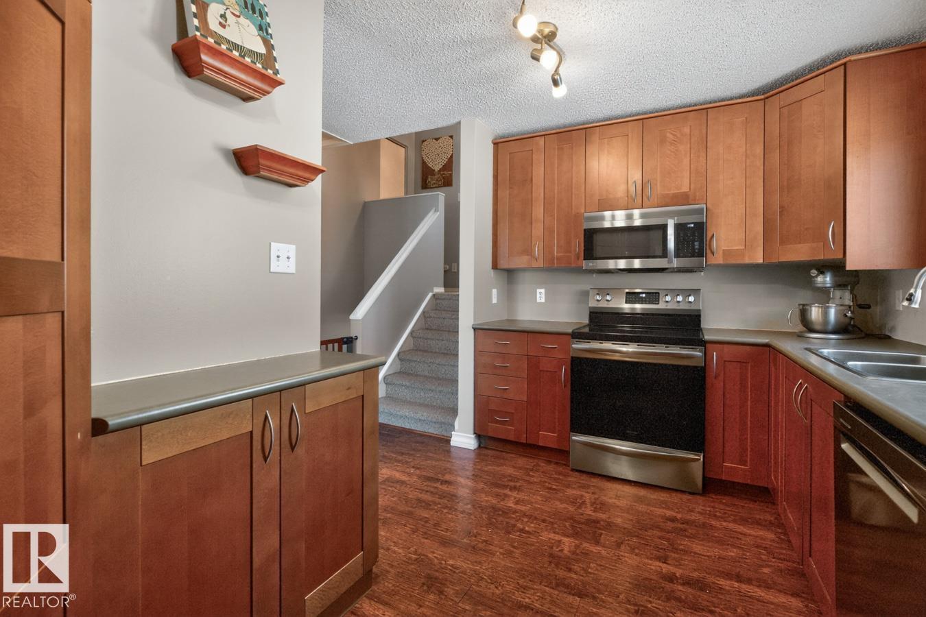 18655 61 AV NW