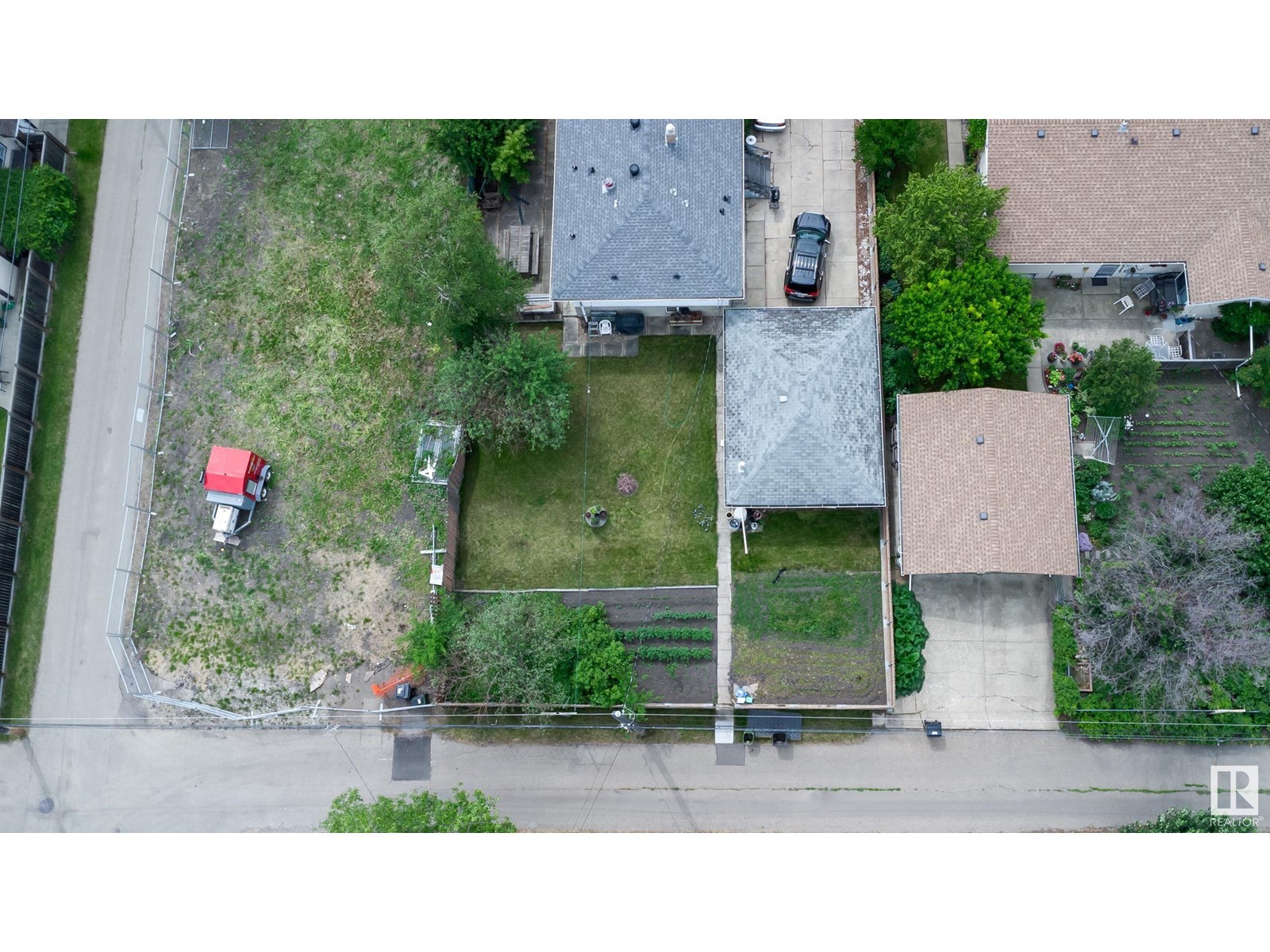 8316 73 AV NW