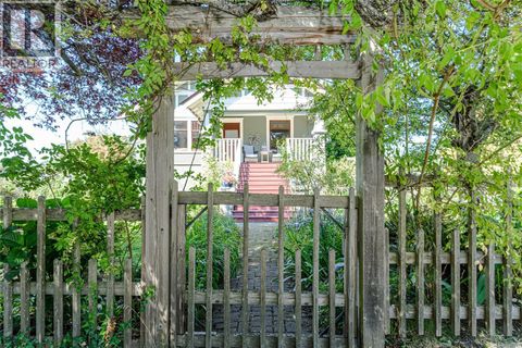 1160 Reynolds Rd Saanich BC V8P2K1