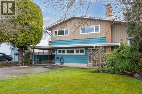3825 Kremlin St Saanich BC V8P4V7