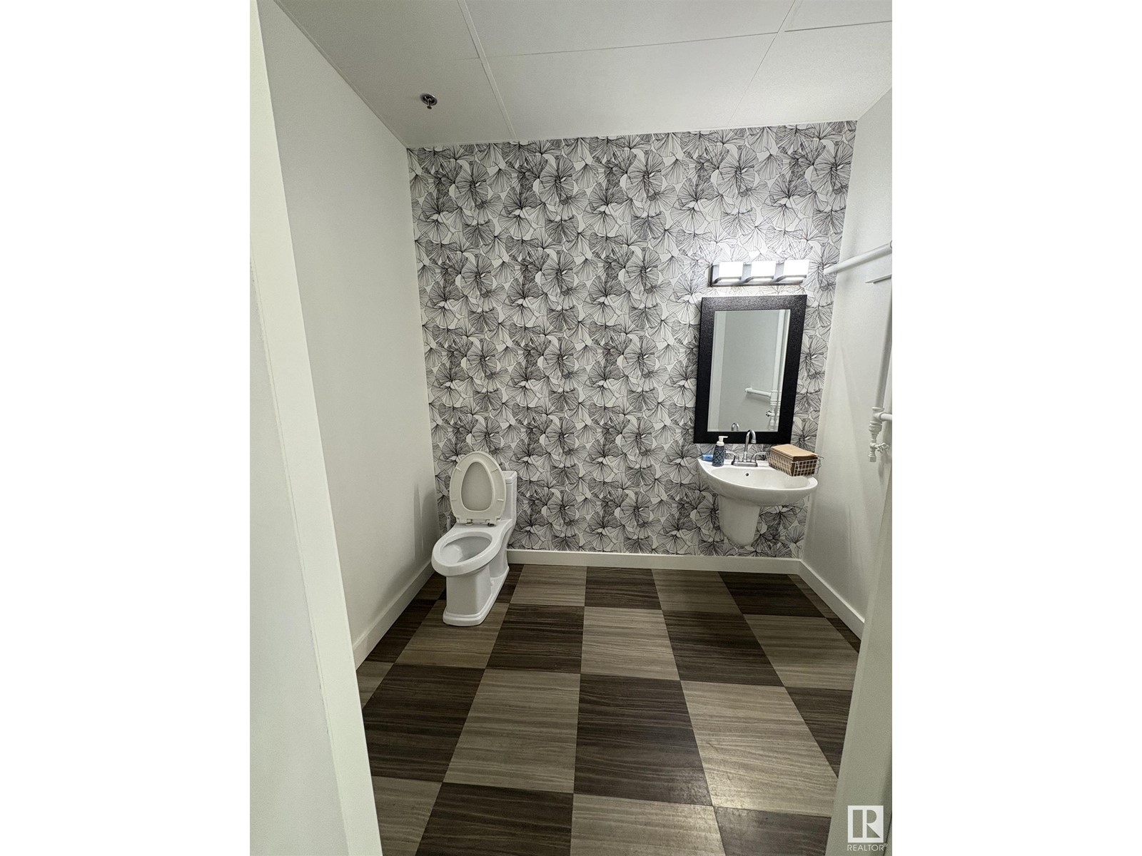 #101 10130 105 ST NW NW
