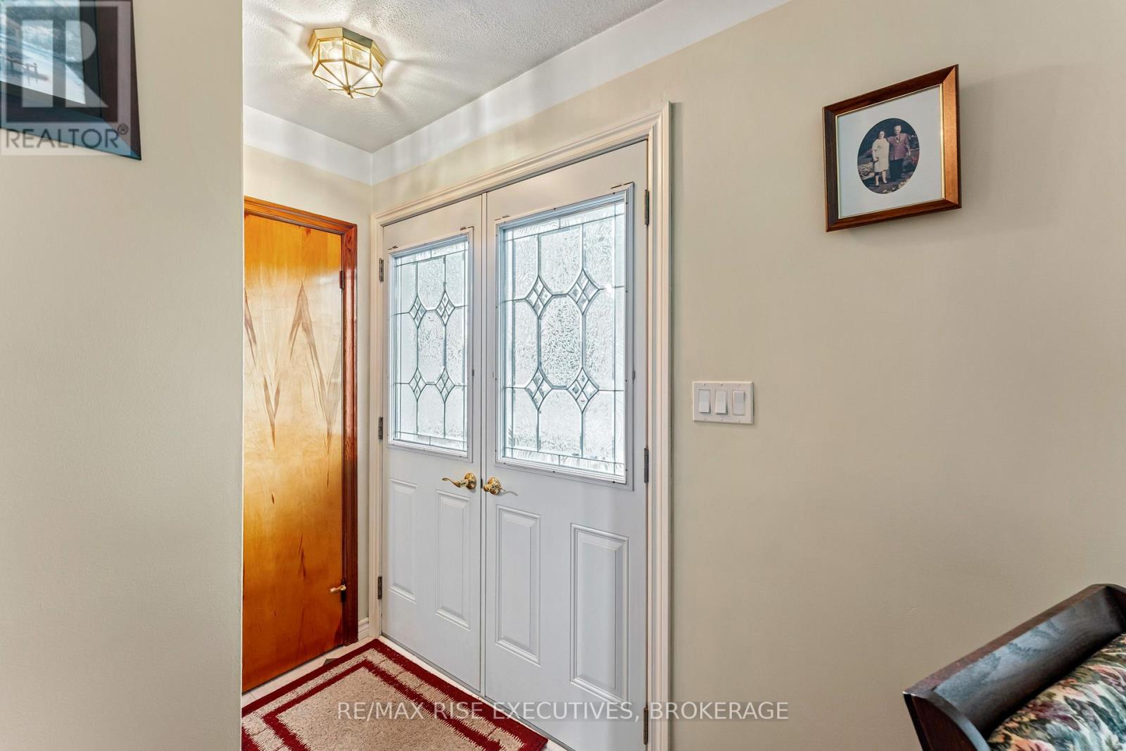 9 HENRY CRESCENT