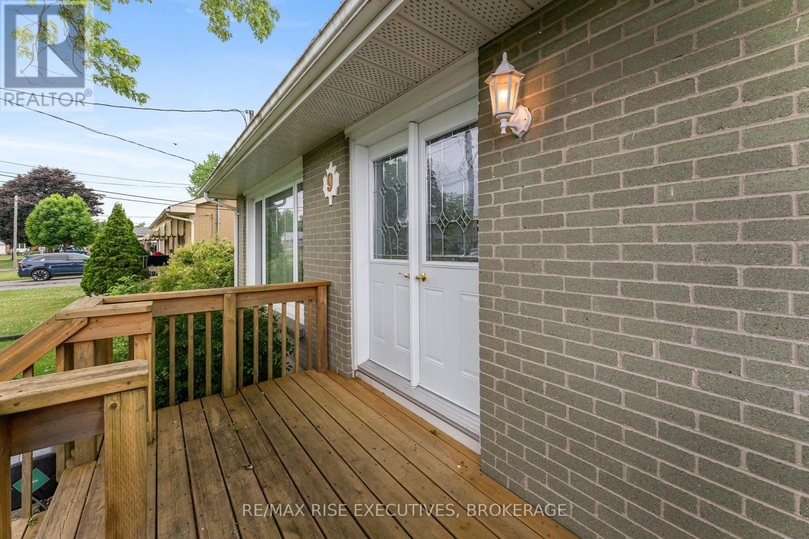 9 HENRY CRESCENT
