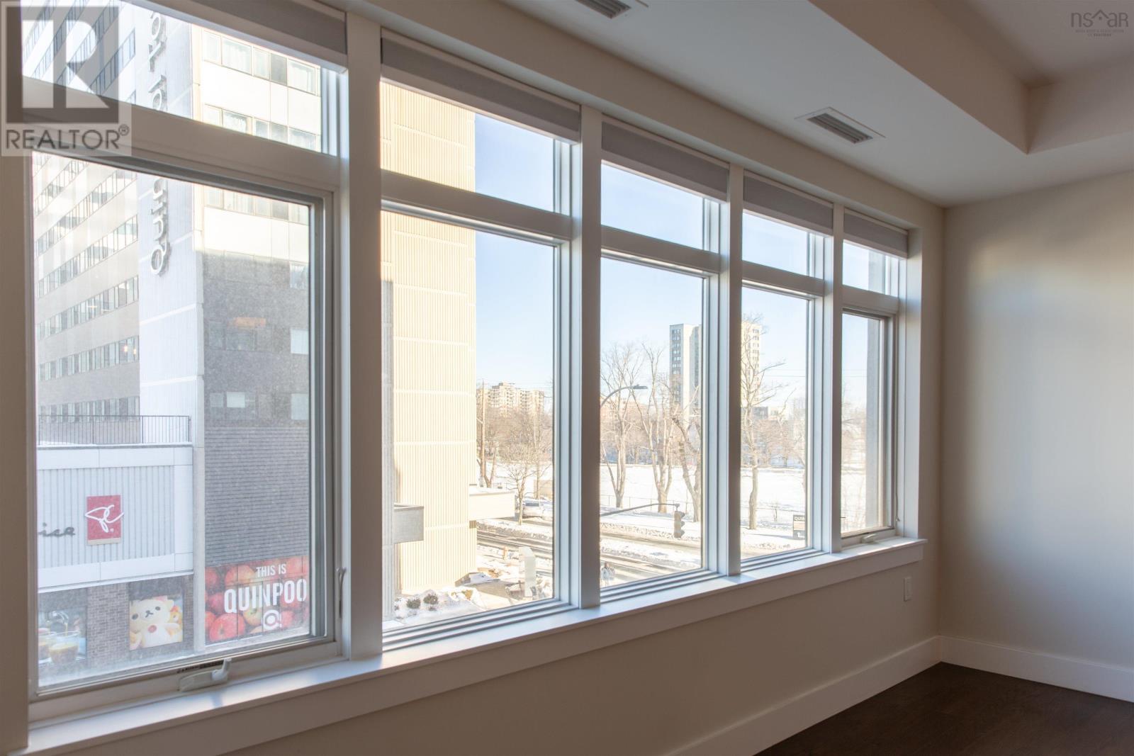 302 1990 Vernon Street