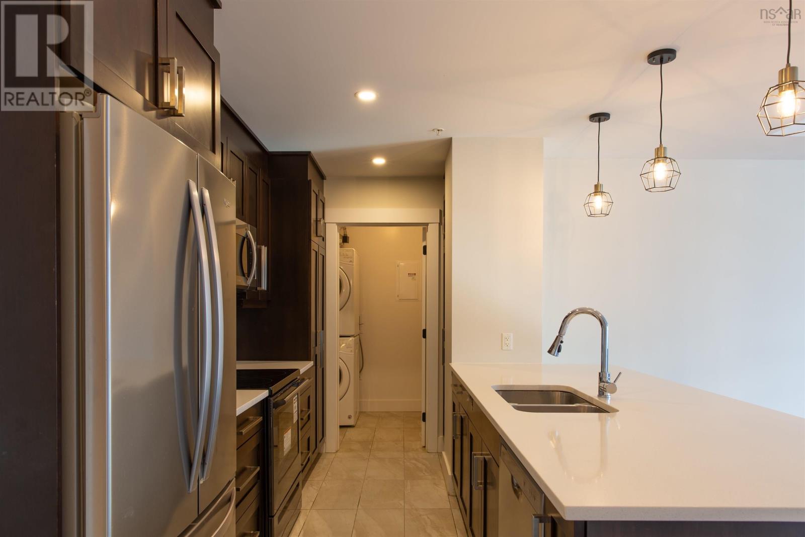 302 1990 Vernon Street