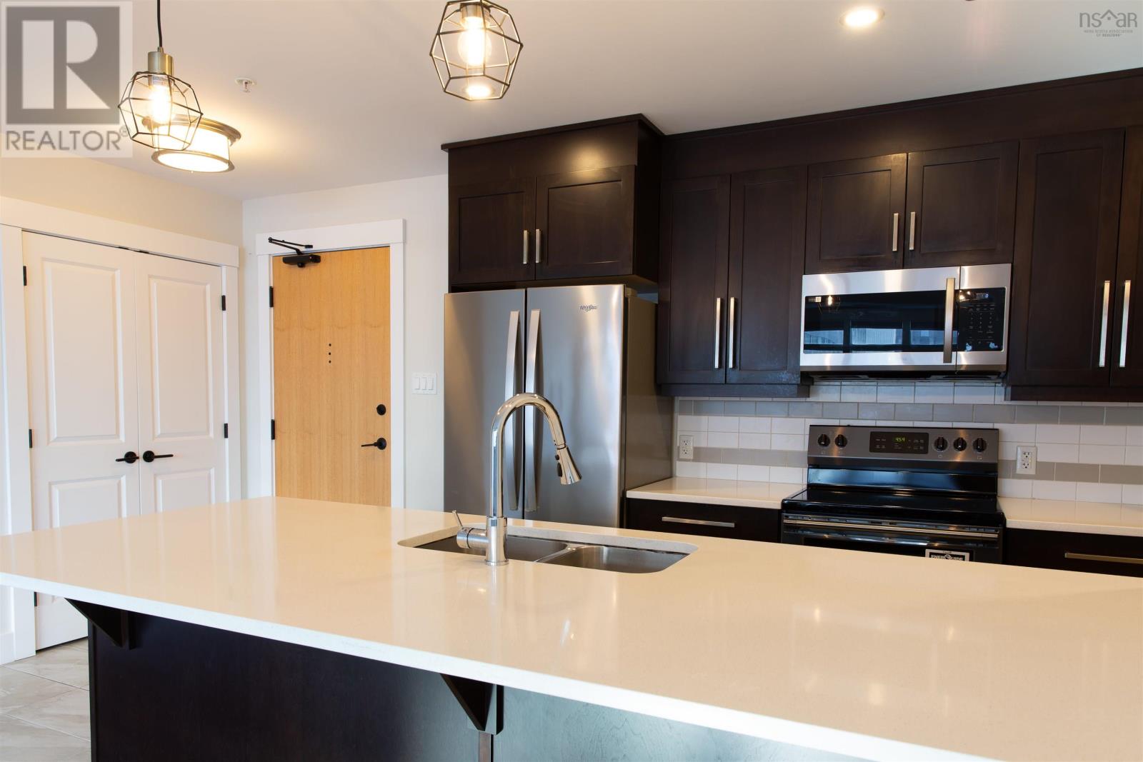 302 1990 Vernon Street