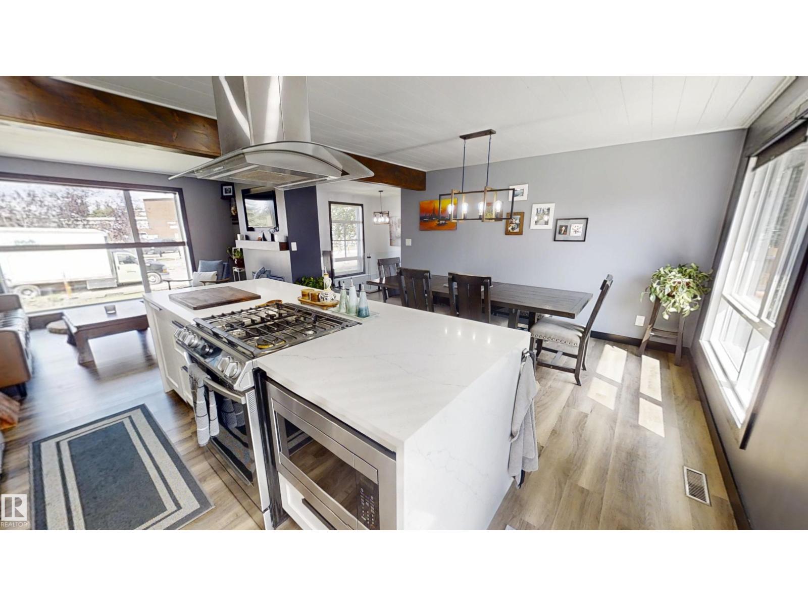 6115 95 AV NW