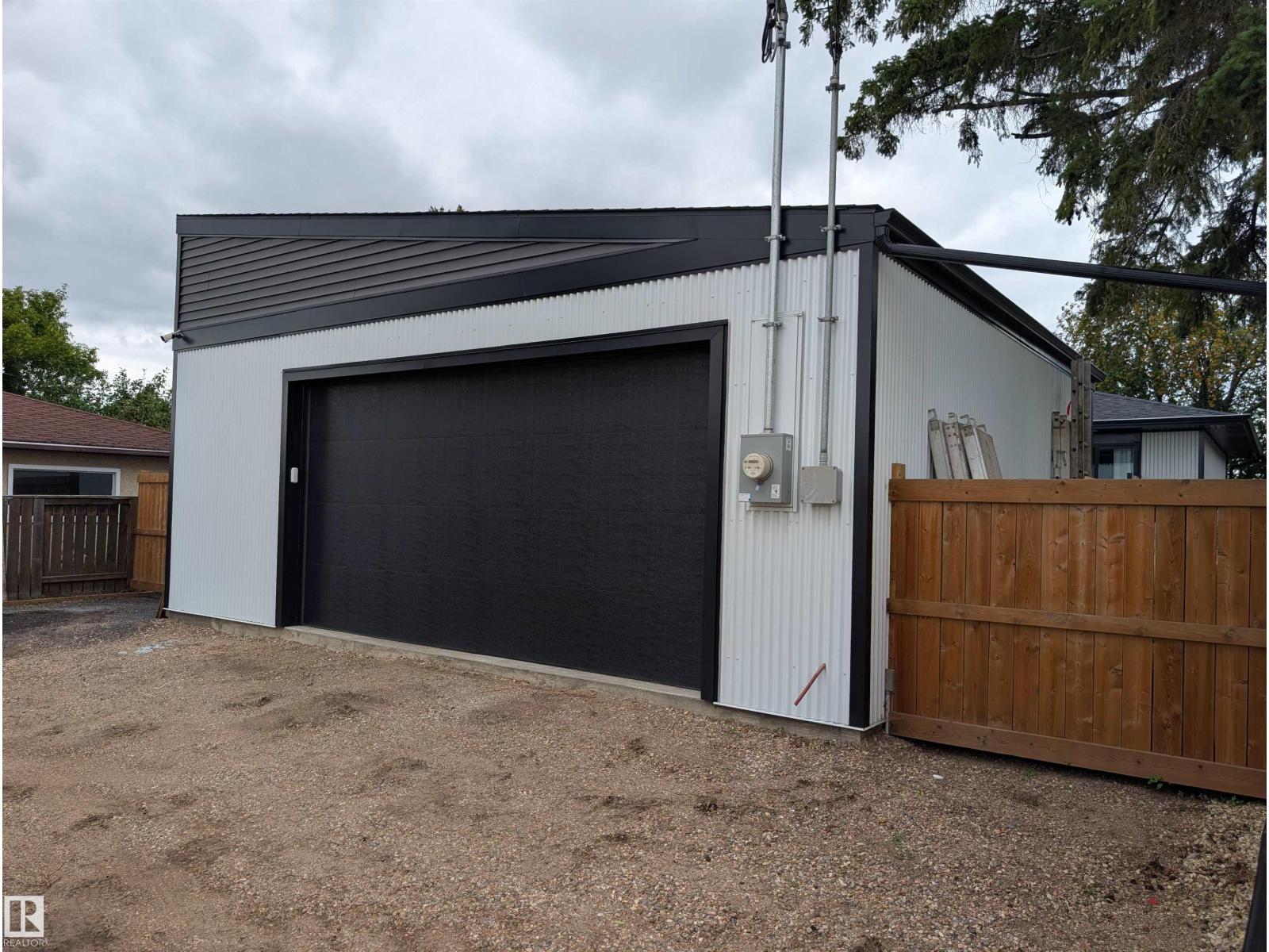 6115 95 AV NW