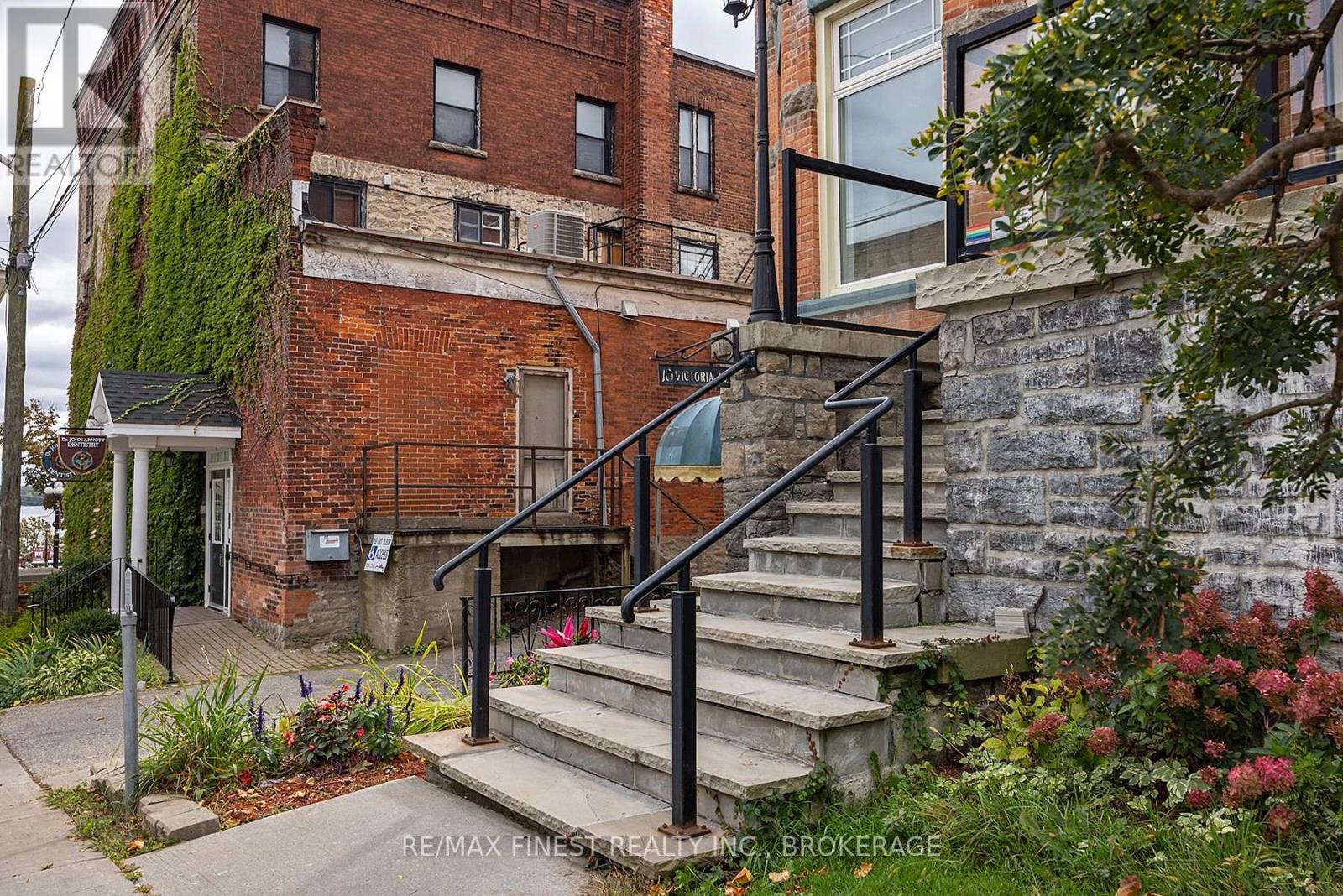 10 VICTORIA AVENUE