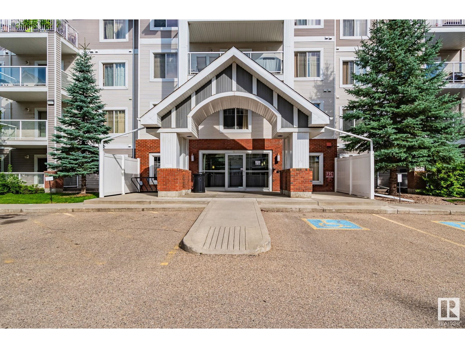 #114 13710 150 AV NW