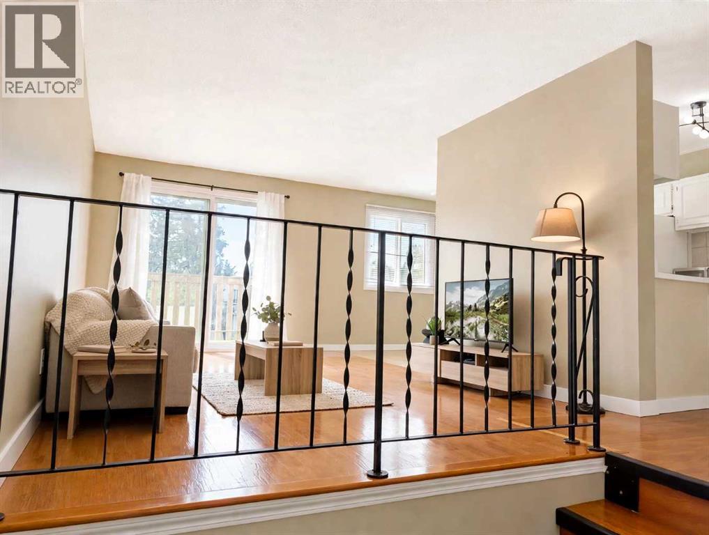 35, 5 Acadia Road W