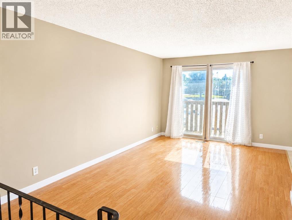35, 5 Acadia Road W