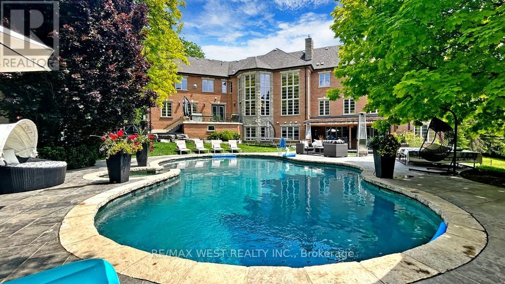 32 DALEVIEW COURT