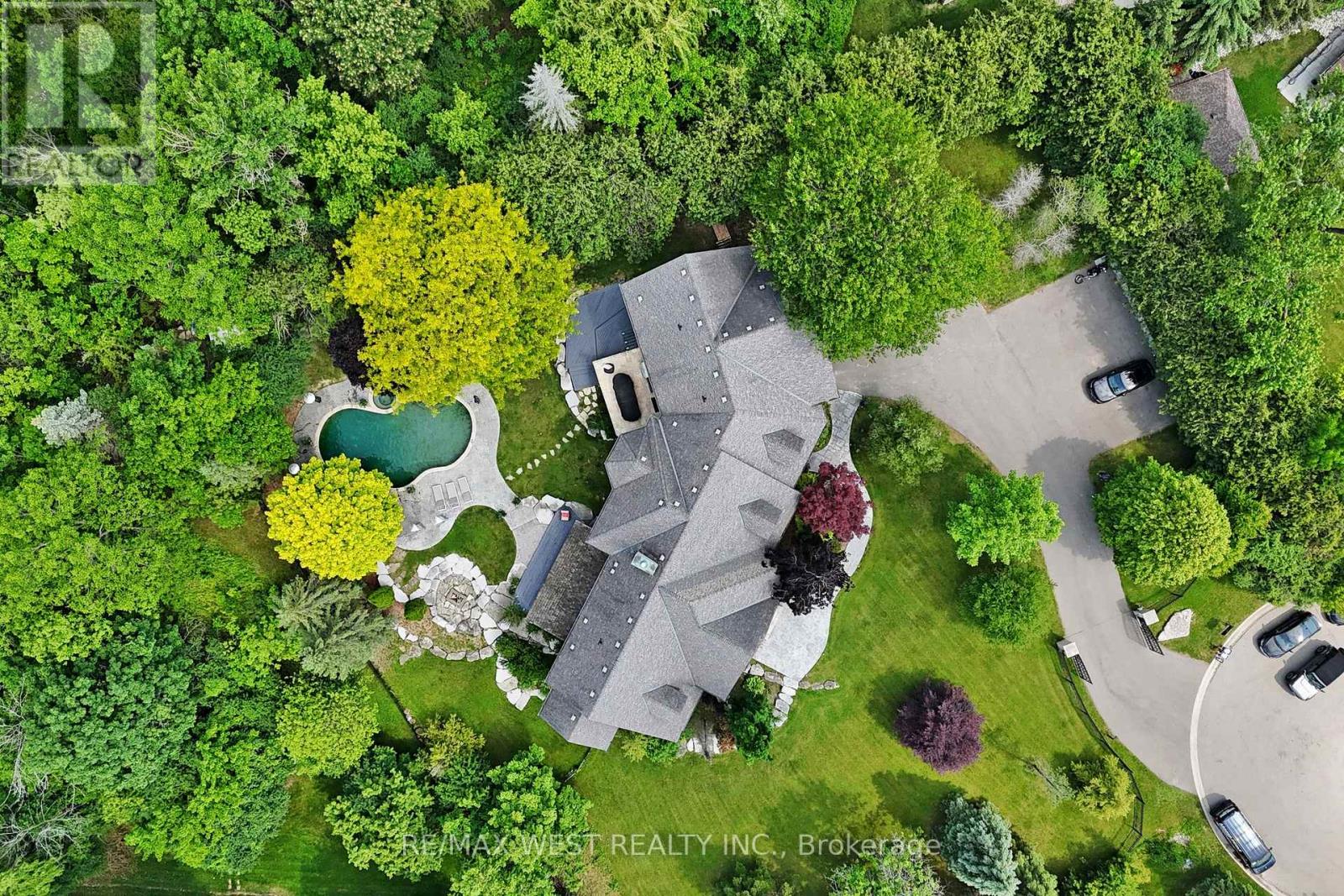 32 DALEVIEW COURT