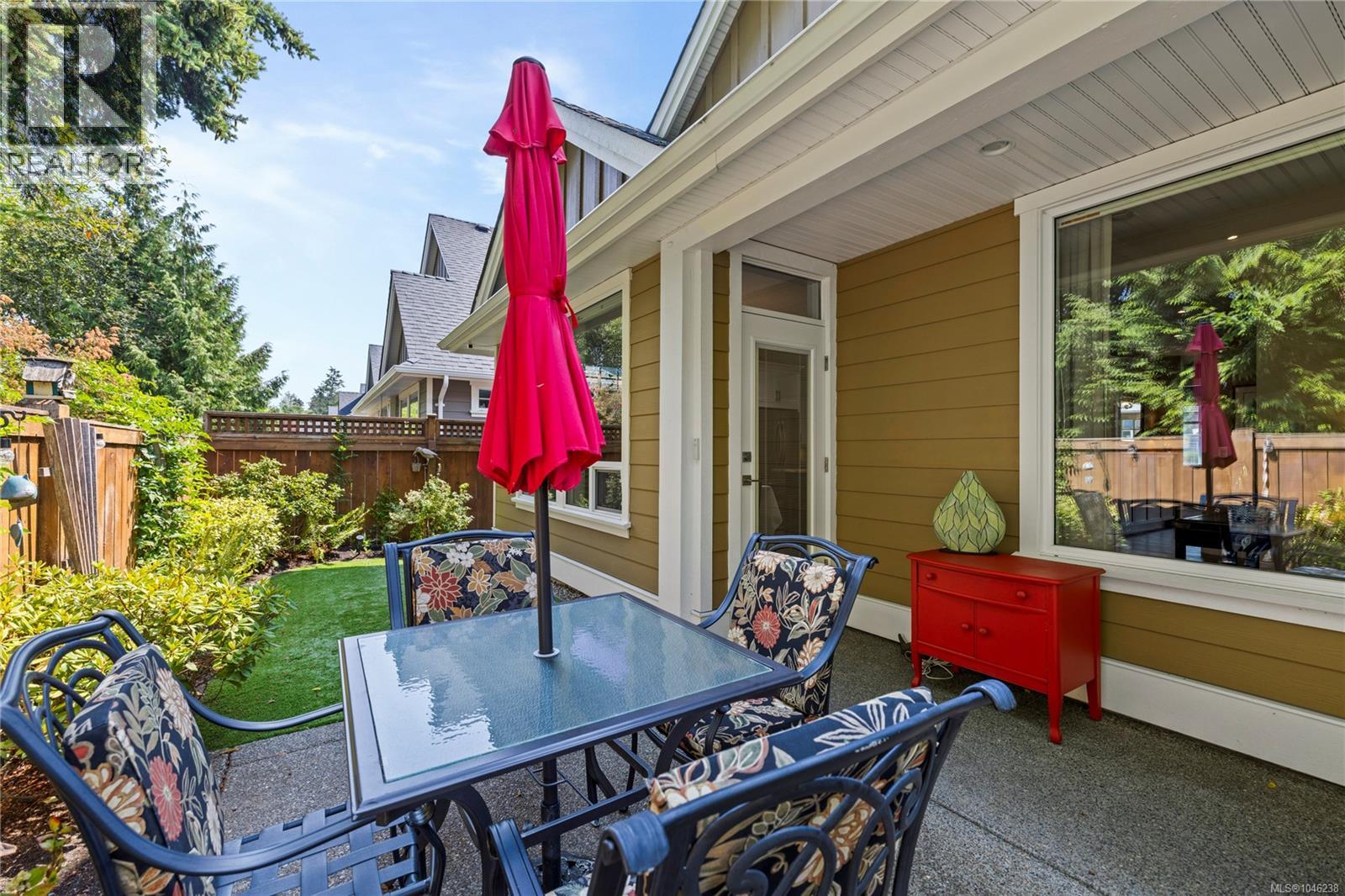 825 Parkside Cres