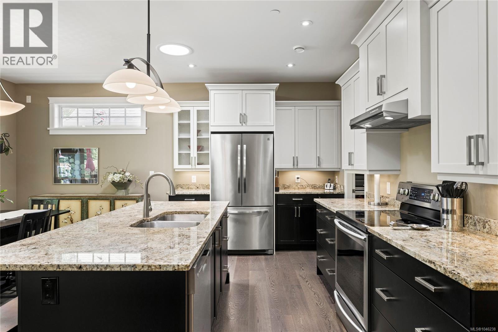 825 Parkside Cres