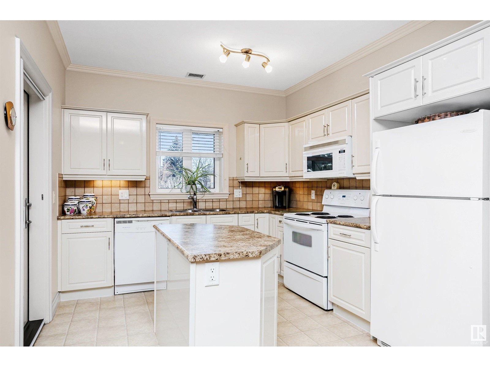 #202 14205 96 AV NW