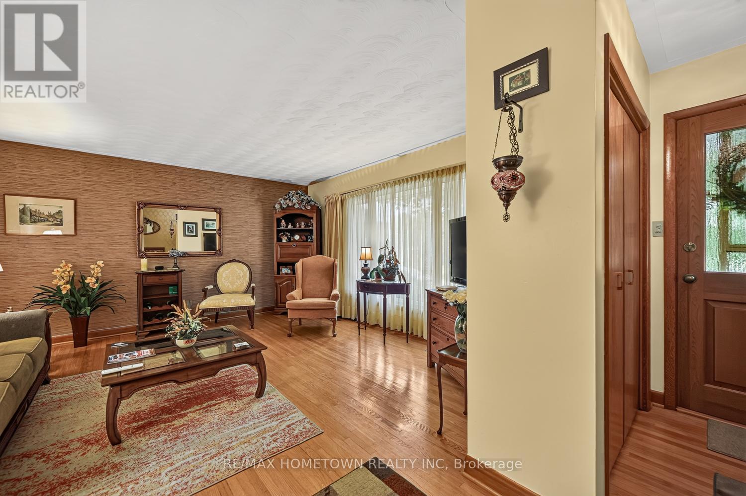 21 FAIRWAY CRESCENT