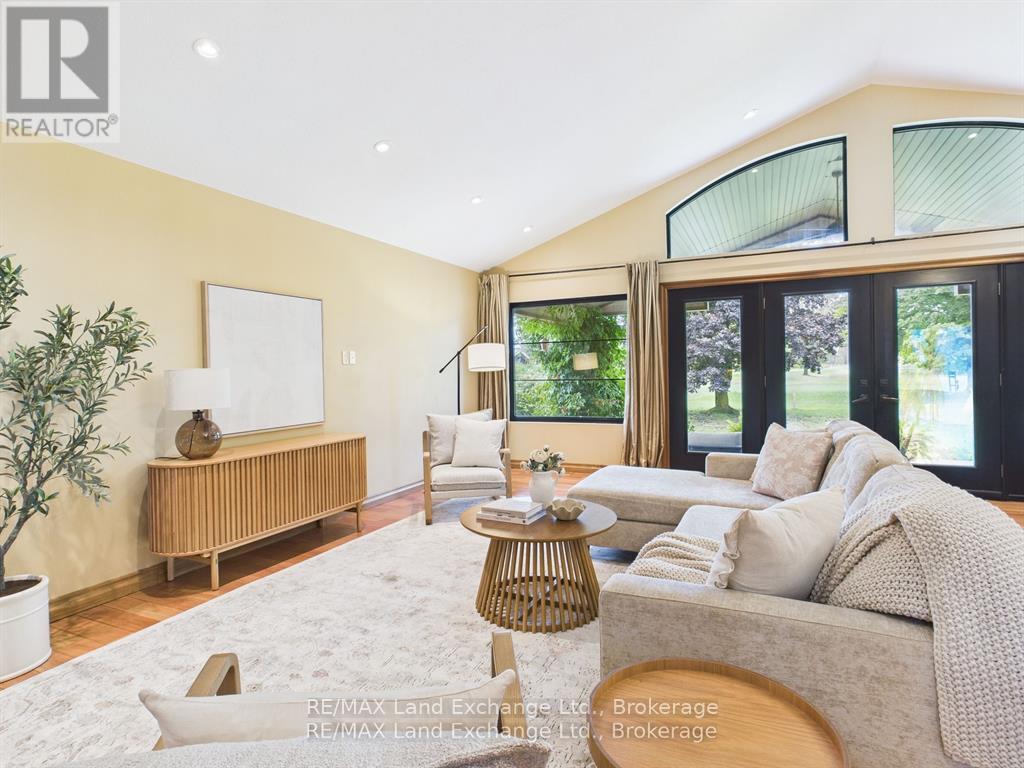 203 CAMPBELL CRESCENT