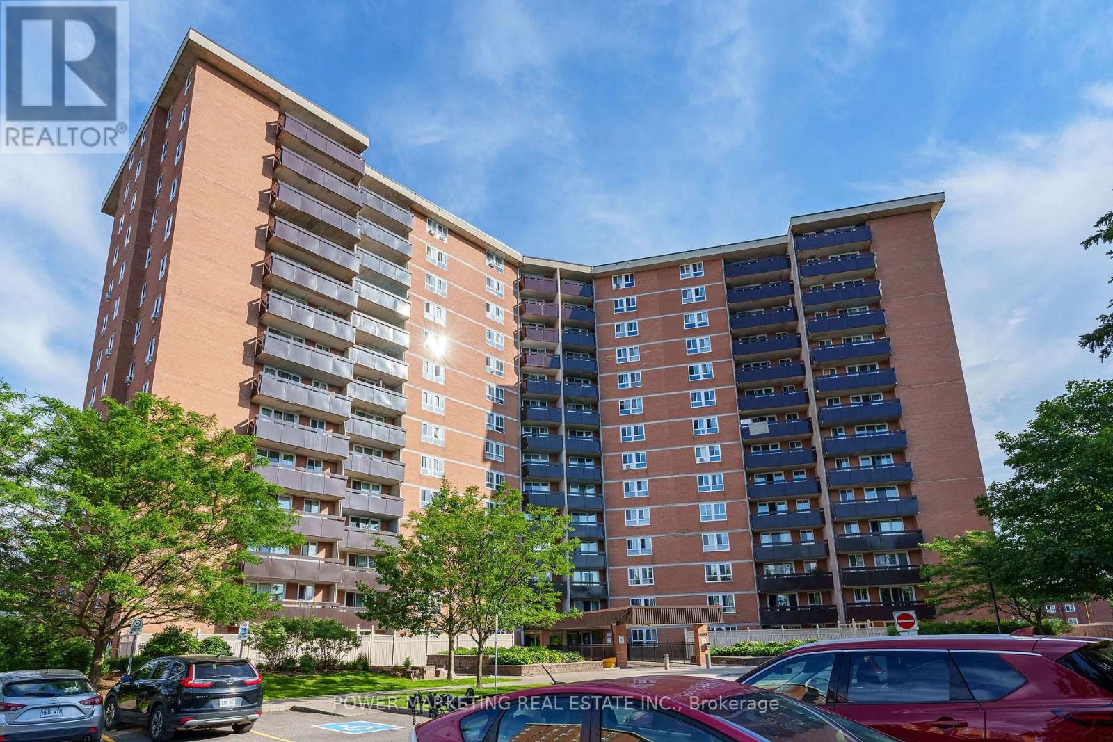 Photo 1 of 23 — 1107 - 2000 JASMINE CRESCENT Unit 1107, Ottawa, ON K1J8K4