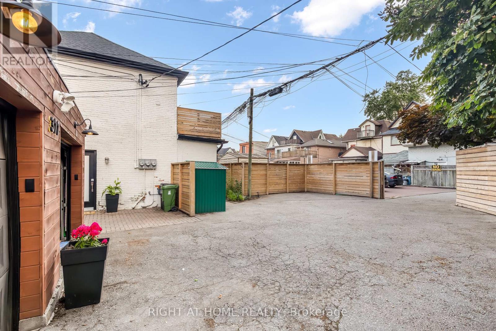 377 LANSDOWNE AVENUE