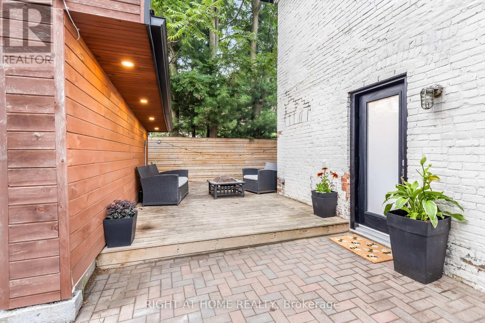 377 LANSDOWNE AVENUE