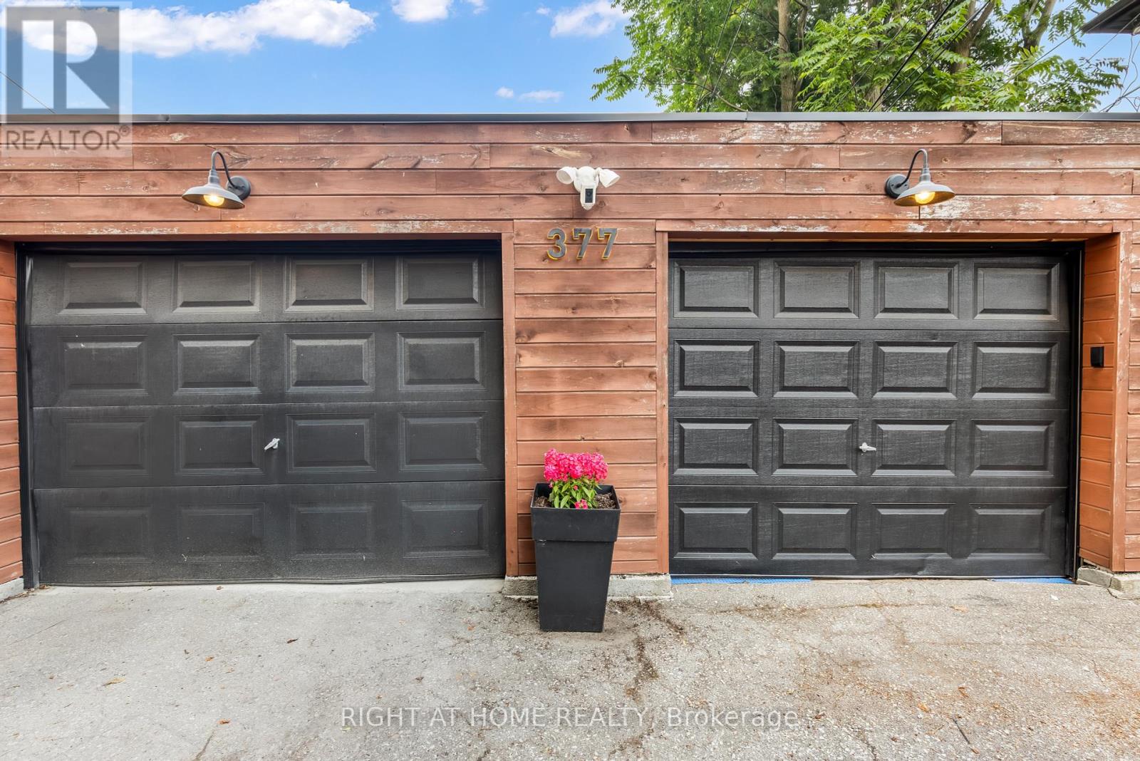 377 LANSDOWNE AVENUE