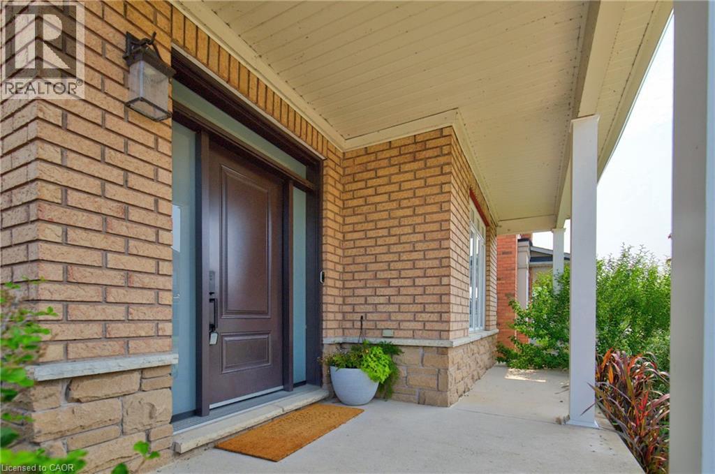 16 WATERCLIFF Place