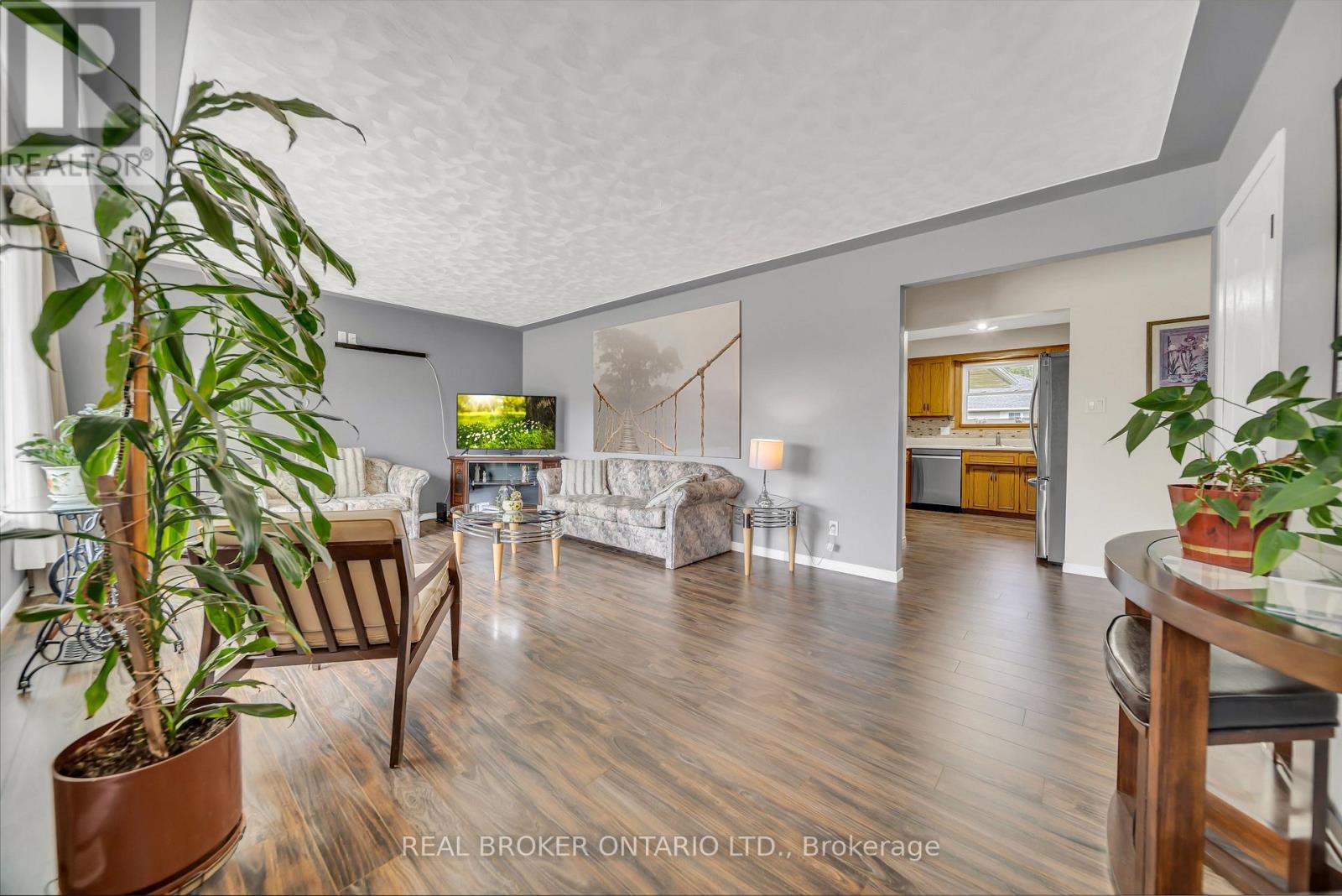 490 SADDLER STREET E