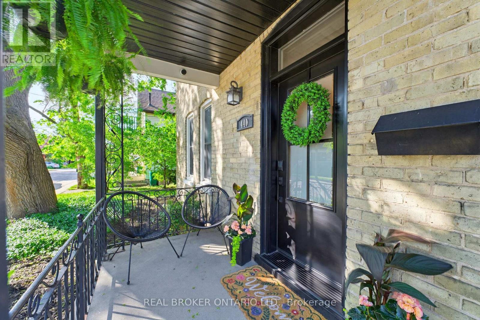 440 DUKE STREET W