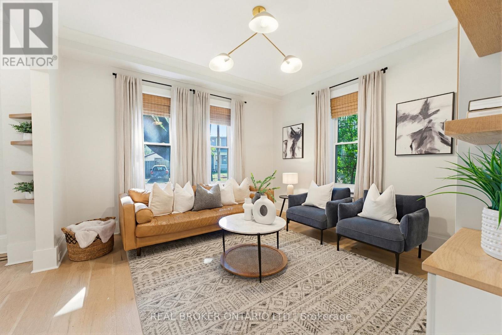 440 DUKE STREET W