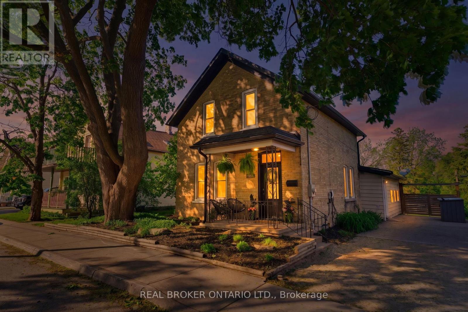 440 DUKE STREET W