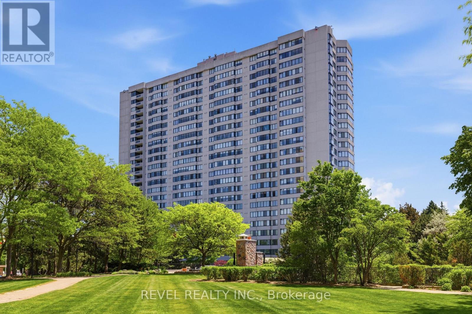 Photo 1 of 28 — PH06 - 2330 BRIDLETOWNE CIRCLE Unit Ph06, Toronto (L'Amoreaux), ON M1W3P6