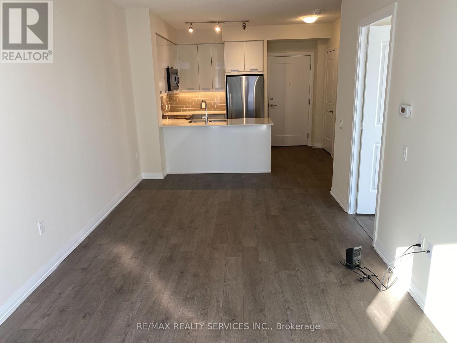 1215 - 35 WATERGARDEN DRIVE W