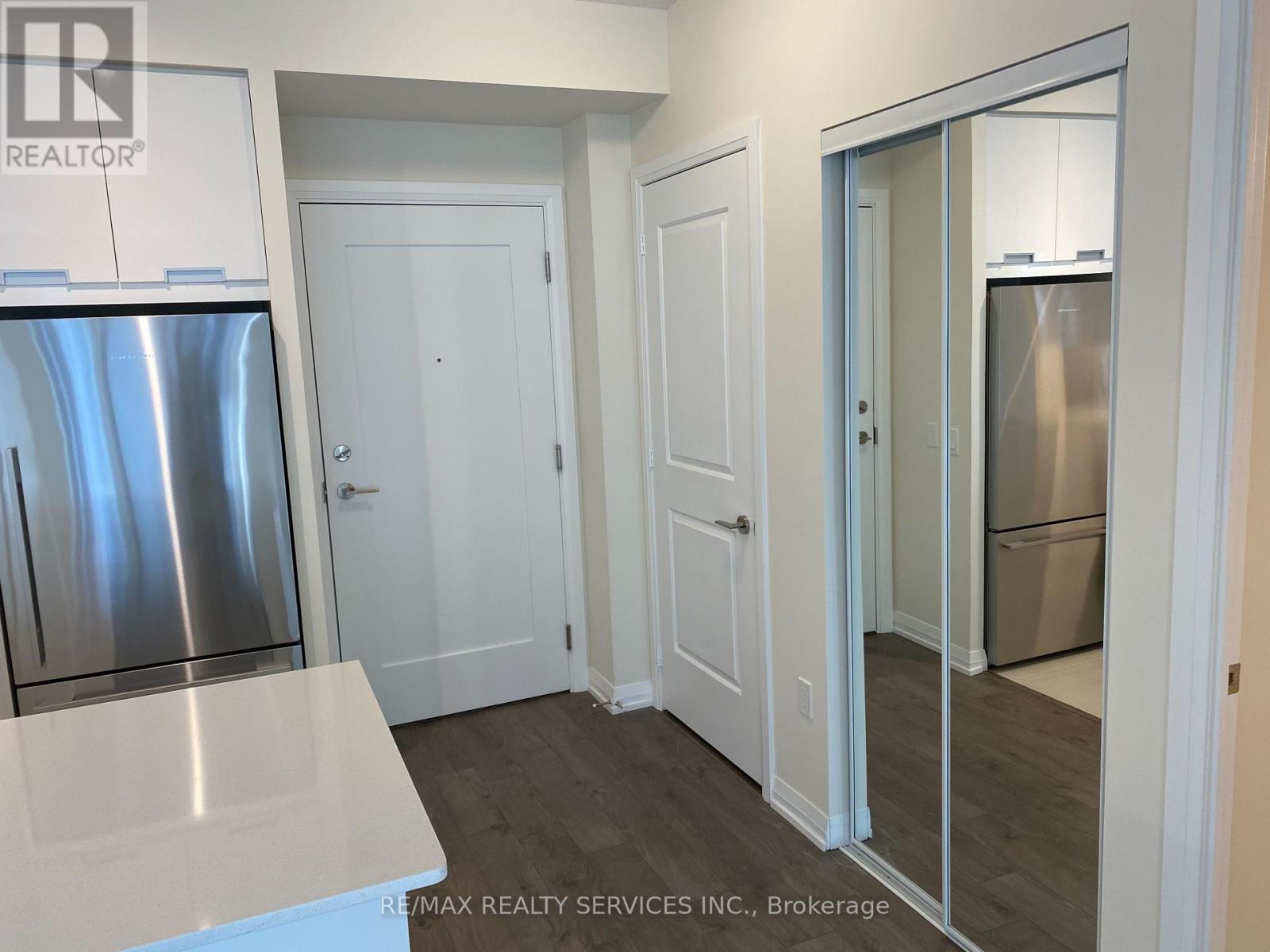 1215 - 35 WATERGARDEN DRIVE W