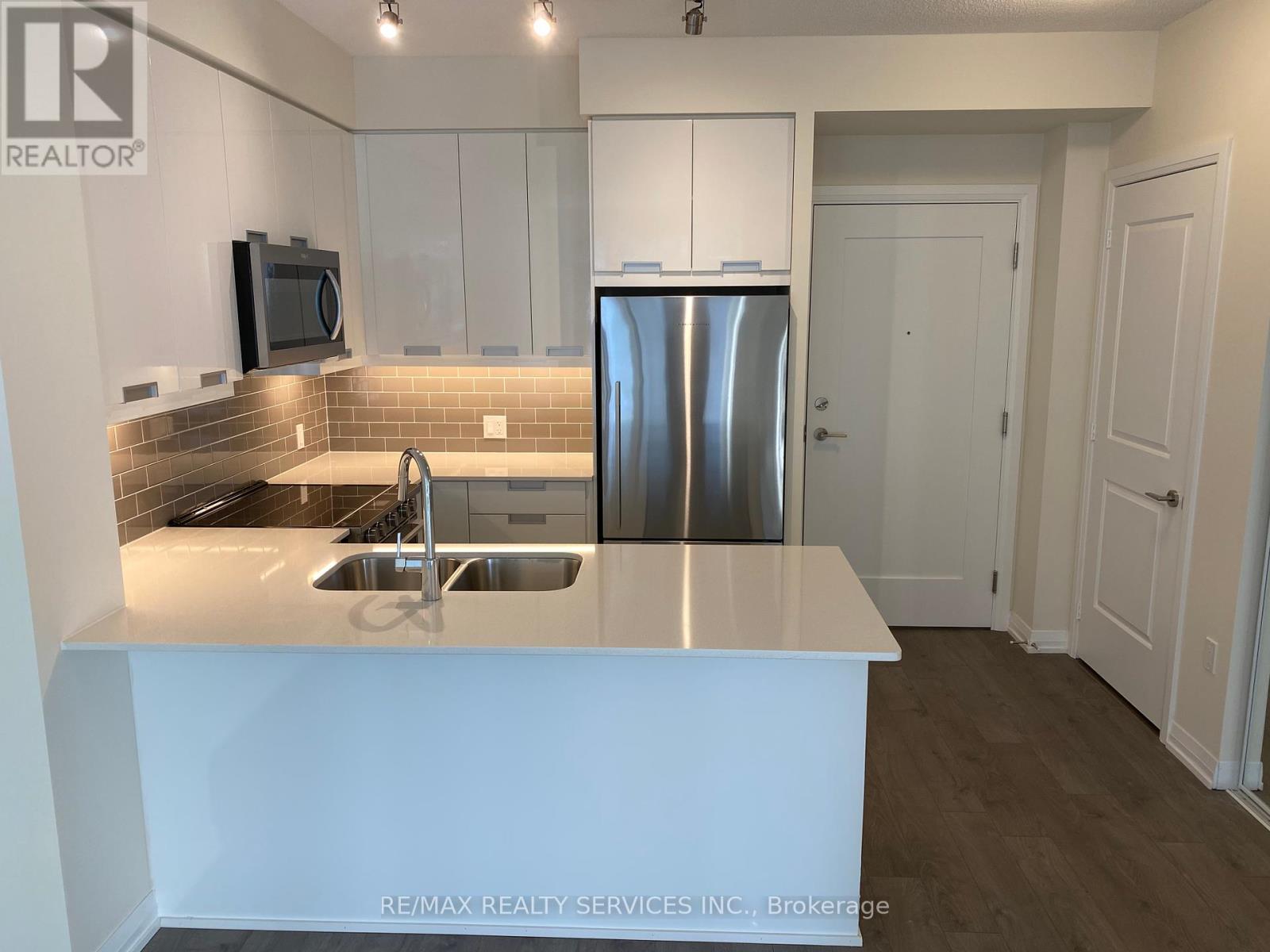 1215 - 35 WATERGARDEN DRIVE W