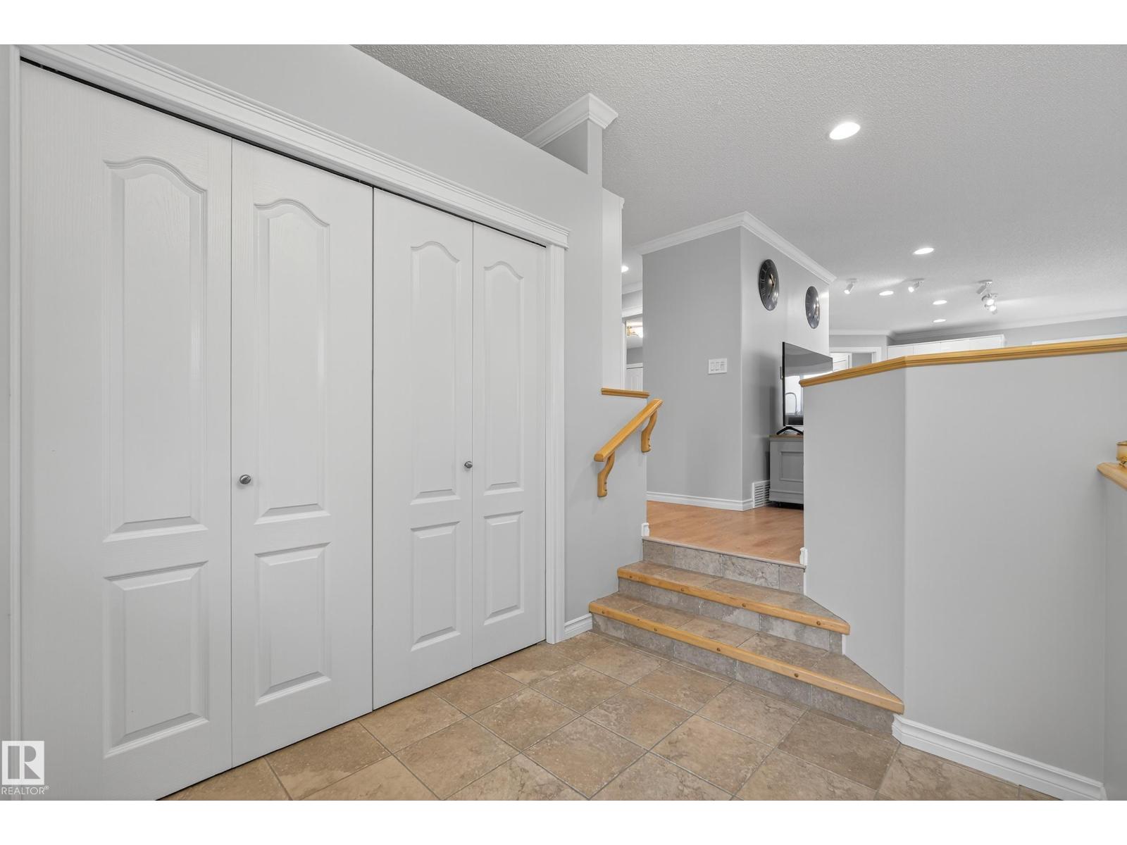 8 CHAPLIN LN