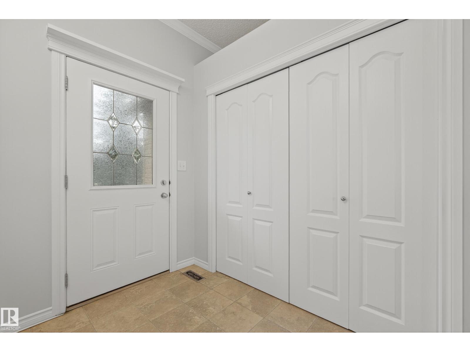 8 CHAPLIN LN