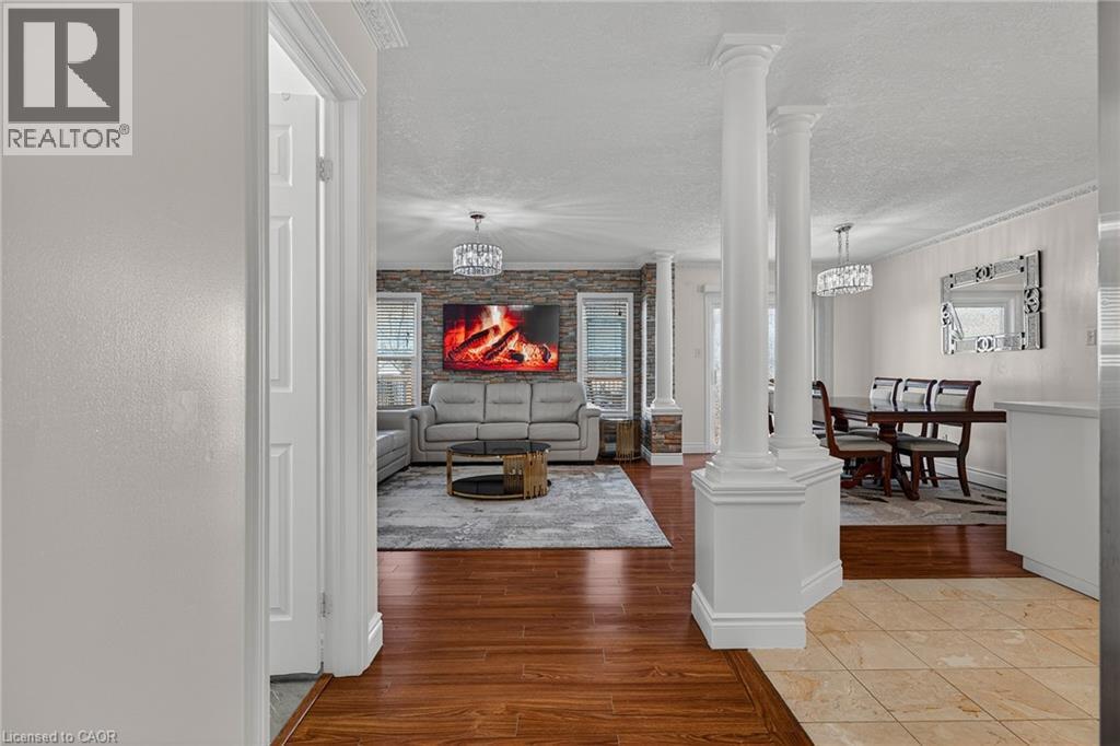 512 SNOWDROP Court